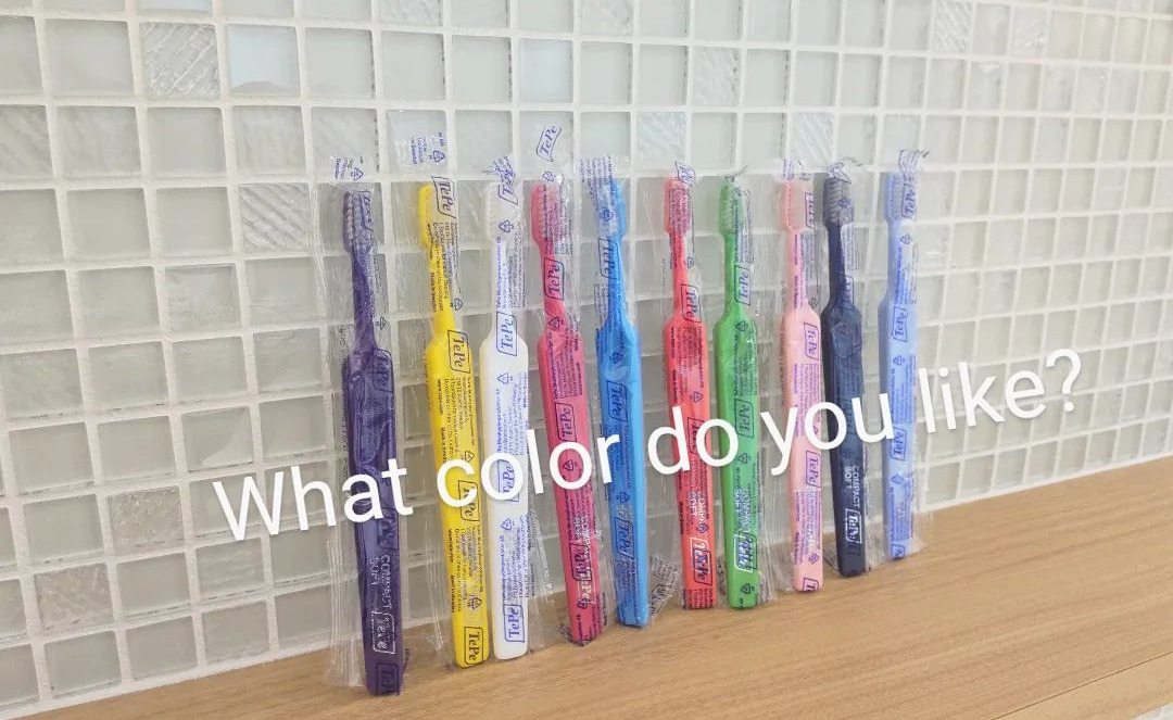色とりどりのTePe歯ブラシを斜めから撮影した写真